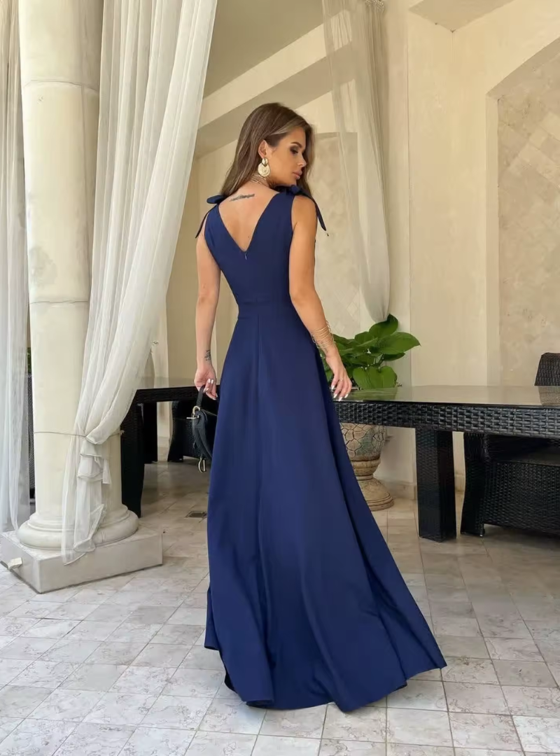 Vestido Longo de Luxo com Decote em V e Fenda Elegante