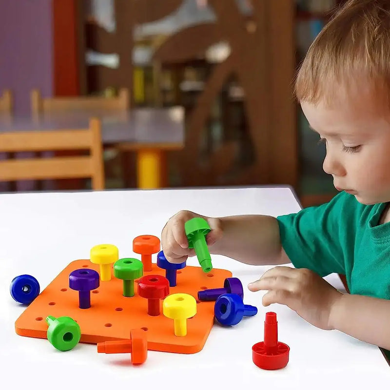 Peg Board Montessori - Brinquedo para Desenvolvimento da Coordenação Motora Fina