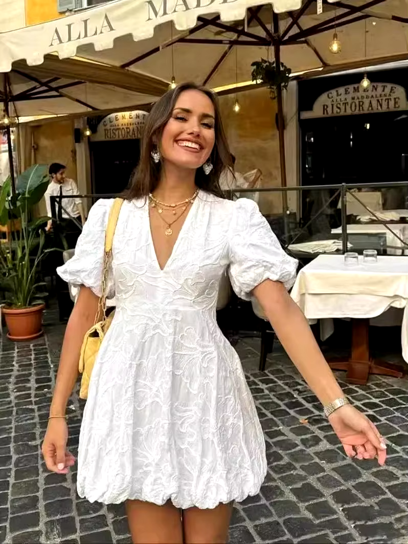 Vestido Balonê Branco Bordado para Ano Novo 2025